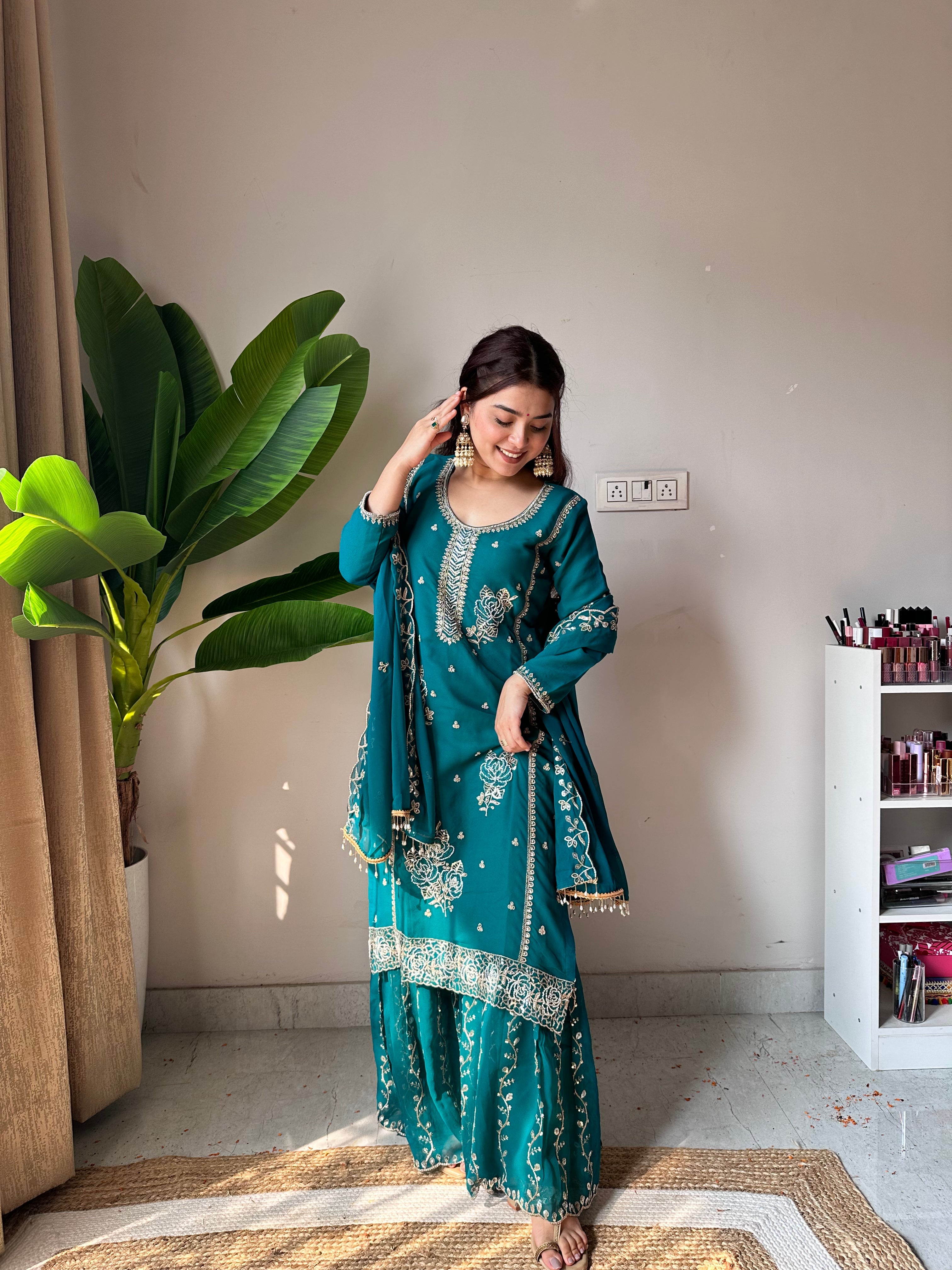 Real Modeling Gharara Pair from Loomeera